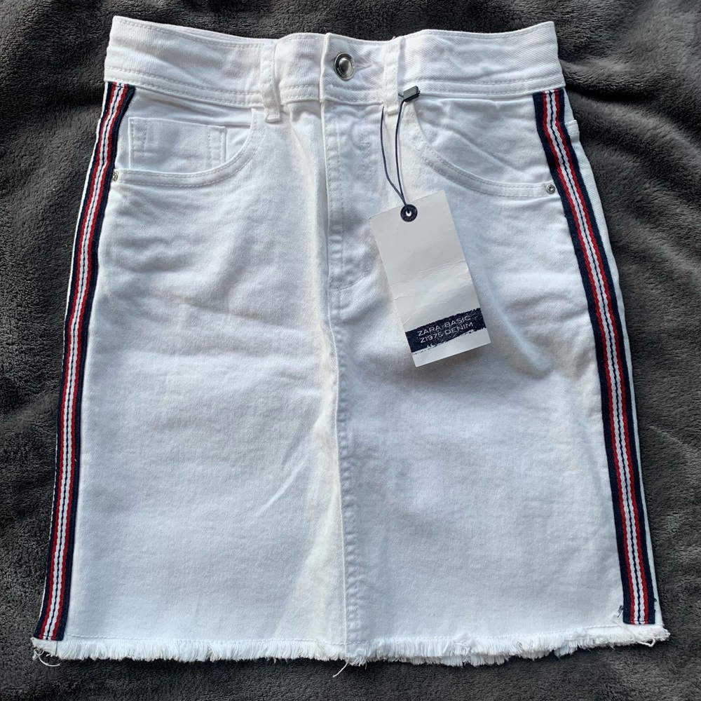 NWT Zara Basic Distressed Denim Skirt